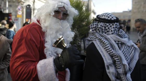  قافلة الميلاد تقتحم الحواجز في بيت لحم وفرحة العيد تعبر الى رام الله صورة رقم 11