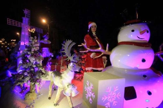  قافلة الميلاد تقتحم الحواجز في بيت لحم وفرحة العيد تعبر الى رام الله صورة رقم 13