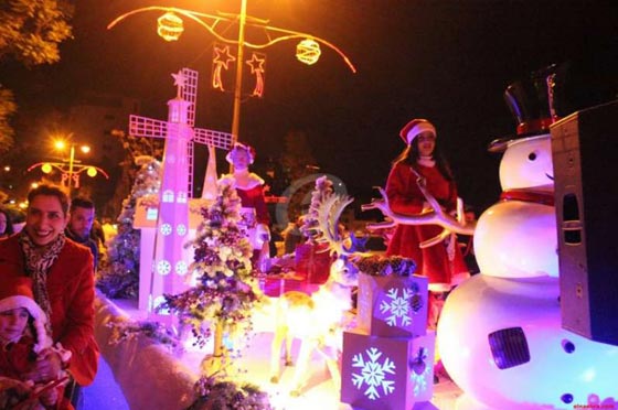  قافلة الميلاد تقتحم الحواجز في بيت لحم وفرحة العيد تعبر الى رام الله صورة رقم 14