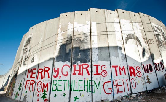  قافلة الميلاد تقتحم الحواجز في بيت لحم وفرحة العيد تعبر الى رام الله صورة رقم 17