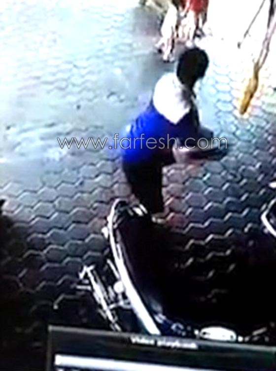 فيديو مذهل لاب ينقذ طفليه من الموت المحقق في اللحظة الأخيرة! صورة رقم 4