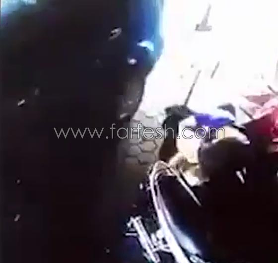 فيديو مذهل لاب ينقذ طفليه من الموت المحقق في اللحظة الأخيرة! صورة رقم 10