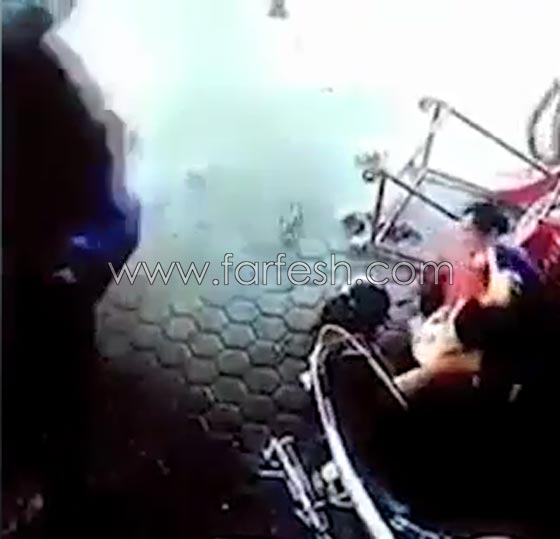 فيديو مذهل لاب ينقذ طفليه من الموت المحقق في اللحظة الأخيرة! صورة رقم 11