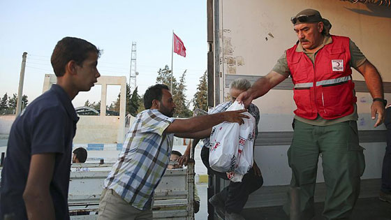  طفل تركي فقير (6 سنوات) يتبرع بحذائه الشتوي الوحيد لاطفال حلب صورة رقم 7