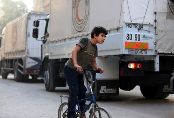  طفل تركي فقير (6 سنوات) يتبرع بحذائه الشتوي الوحيد لاطفال حلب صورة رقم 3