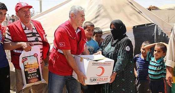  طفل تركي فقير (6 سنوات) يتبرع بحذائه الشتوي الوحيد لاطفال حلب صورة رقم 11