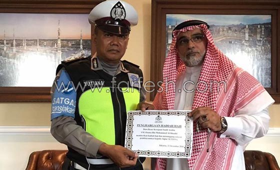 الحج مجانا هدية لشرطي اندونيسي بعد تعرضه للبهدلة من امرأة.. فيديو صورة رقم 1