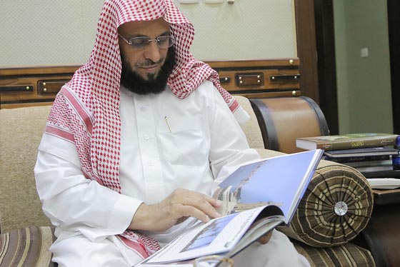  الداعية الاسلامي عائض القرني يطلق كليب آمنت بالمسيح لمنشد سعودي صورة رقم 4