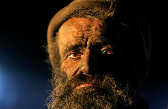 وفاة اقذر رجل في اوروبا.. اعتاد احراق كل شيء والنوم في الرماد صورة رقم 5