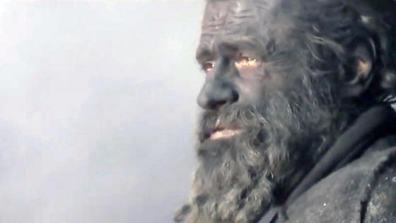 وفاة اقذر رجل في اوروبا.. اعتاد احراق كل شيء والنوم في الرماد صورة رقم 8