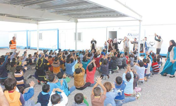 الطبيبة بن لادن قطعت نهر التايمز وقناة المانش سباحة وتعالج اللاجئين صورة رقم 4