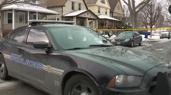 طفل (عامان) يطلق النار على نفسه من مسدس والده الشرطي ويسقط قتيلا صورة رقم 1