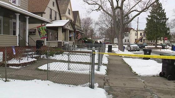 طفل (عامان) يطلق النار على نفسه من مسدس والده الشرطي ويسقط قتيلا صورة رقم 3