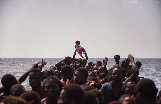 صور معبرة تحكي دموع الأسى ولحظات الفرح في عام 2016 صورة رقم 6