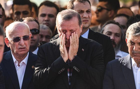 صور معبرة تحكي دموع الأسى ولحظات الفرح في عام 2016 صورة رقم 5