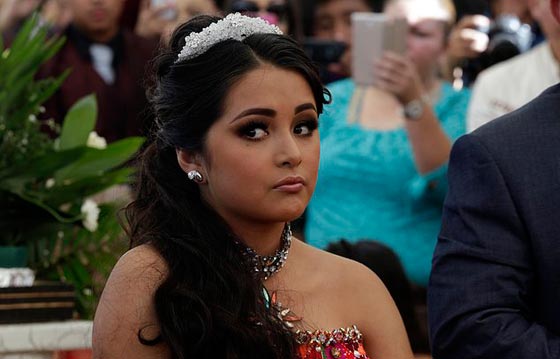 عيد ميلاد فتاة يتحول الى مهرجان يحضره الآلاف ويحظى باهتمام عالمي صورة رقم 3