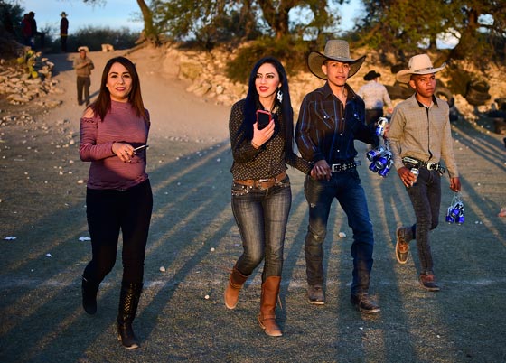 عيد ميلاد فتاة يتحول الى مهرجان يحضره الآلاف ويحظى باهتمام عالمي صورة رقم 18