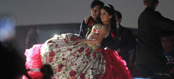 عيد ميلاد فتاة يتحول الى مهرجان يحضره الآلاف ويحظى باهتمام عالمي صورة رقم 21