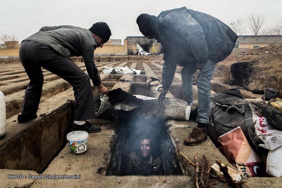 تحقيق مثير: صور إيرانيين يسكنون في المقابر من شدة الفقر  صورة رقم 1
