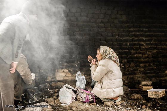 تحقيق مثير: صور إيرانيين يسكنون في المقابر من شدة الفقر  صورة رقم 4