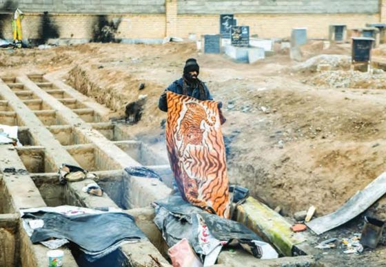 تحقيق مثير: صور إيرانيين يسكنون في المقابر من شدة الفقر  صورة رقم 5