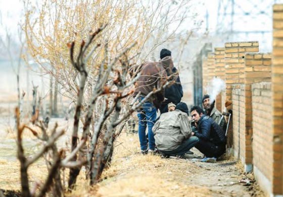 تحقيق مثير: صور إيرانيين يسكنون في المقابر من شدة الفقر  صورة رقم 6