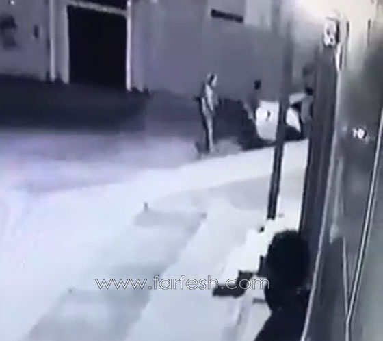 فيديو صادم..  شاب يقوم بدهس شاب آخر عمداً بسيارته صورة رقم 4