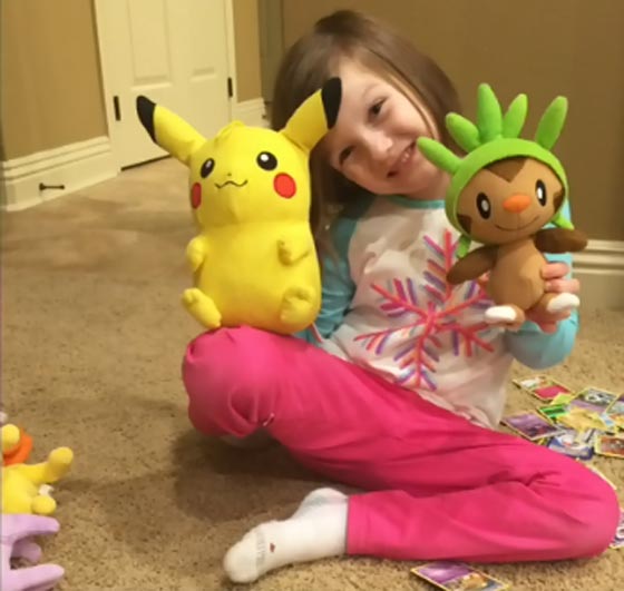 طفلة تفتح هاتف أمها المغلق بالبصمة وتشتري مجموعة لعب بوكيمون! صورة رقم 6