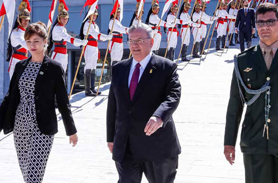 قلق على حياة السفير اليوناني بعد العثور على جثة محروقة داخل سيارة صورة رقم 2