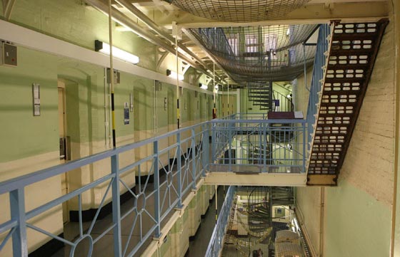 العثور على سجين ميت بعد اقل من عام على مهاجمته مسجدا بلحم الخنزير صورة رقم 4