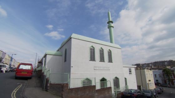 العثور على سجين ميت بعد اقل من عام على مهاجمته مسجدا بلحم الخنزير صورة رقم 2