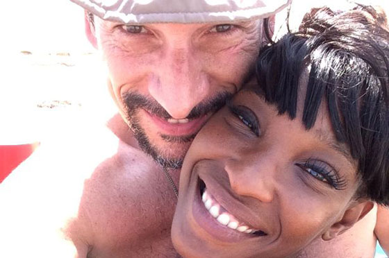 امرأة تعرض نفسها للبيع على الانترنت لتوفير العلاج لكلبها المريض! صورة رقم 5