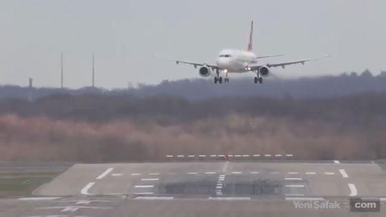  لحظات رعب بعد محاولتي هبوط فاشلتين لطائرة تركية بسبب الرياح صورة رقم 1