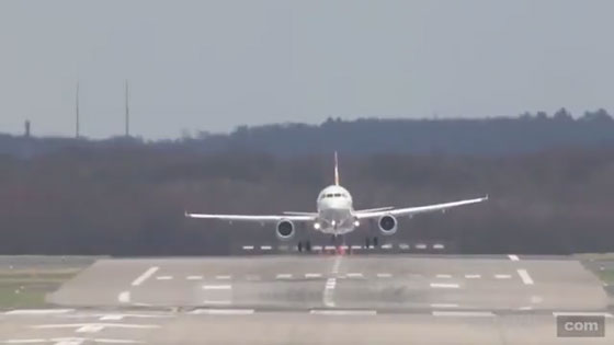  لحظات رعب بعد محاولتي هبوط فاشلتين لطائرة تركية بسبب الرياح صورة رقم 3