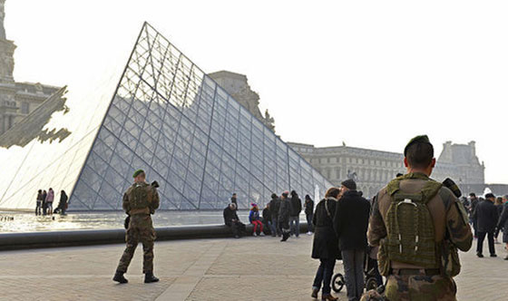  احتفالات حذرة بالعام الجديد وحالة تأهب تحسبا من هجمات محتملة صورة رقم 12