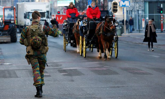  احتفالات حذرة بالعام الجديد وحالة تأهب تحسبا من هجمات محتملة صورة رقم 2