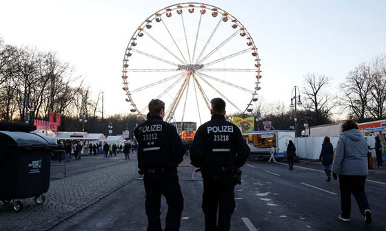  احتفالات حذرة بالعام الجديد وحالة تأهب تحسبا من هجمات محتملة صورة رقم 4