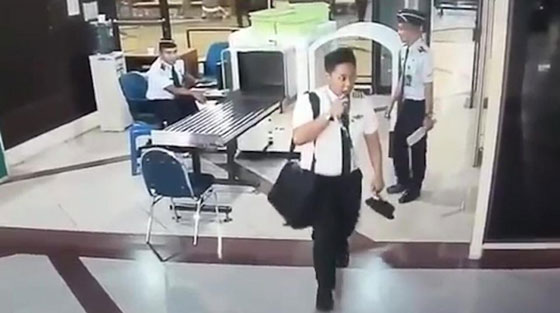  قائد طائرة سكران يثير حالة فزع بين ركاب الطائرة.. فيديو صورة رقم 3