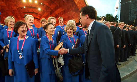  الاستقالة من الجوقة افضل من الغناء لترامب صورة رقم 2