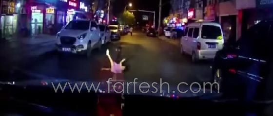 فيديو مروع لطفلة تتعرض للدهس ثم تنهض بعد الصدمة وتجري  صورة رقم 1
