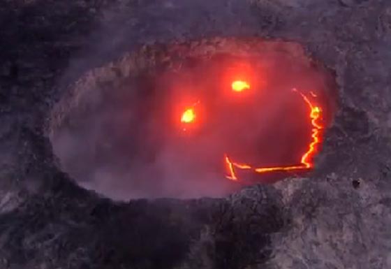 فيديو غريب.. بركان كيلاويا يبتسم من شدة ثورانه ويتقيأ حمما صورة رقم 2