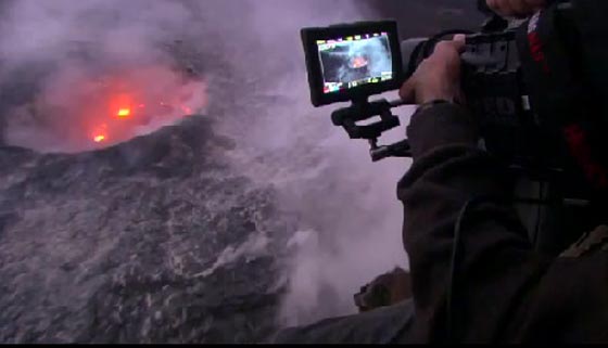 فيديو غريب.. بركان كيلاويا يبتسم من شدة ثورانه ويتقيأ حمما صورة رقم 3