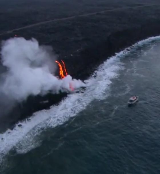 فيديو غريب.. بركان كيلاويا يبتسم من شدة ثورانه ويتقيأ حمما صورة رقم 4