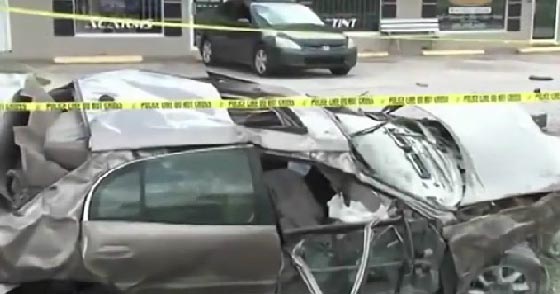 فيديو مروع يرصد انقلاب سيارة 4 مرات قبل اشتعال النار فيها صورة رقم 3