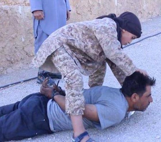 اشبال الخلافة: داعش يقتل فينا الروح ويسمم الجسد لنصبح قنابل موقوتة! صورة رقم 4