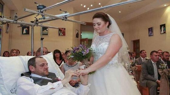 عاكستهما الظروف فتزوجا في المستشفى.. شاهد الصور صورة رقم 4