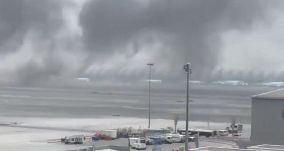 فيديو اشتعال النار في طائرة الامارات وهبوطها في دبي سالمة غانمة صورة رقم 4