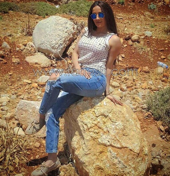هكذا ردت كندة حنا على منتقدي اطلالتها بالشورت والجيب الشفاف صورة رقم 4