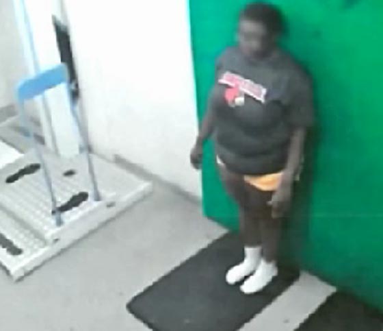 مثول سجينة امام قاضيها بسروال قصير يخرجه عن طوره.. شاهده صورة رقم 2