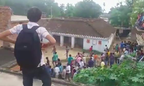 شاهد كيف واجه اهالي قرية هندية نمرا هاجمهم بشراسة صورة رقم 2